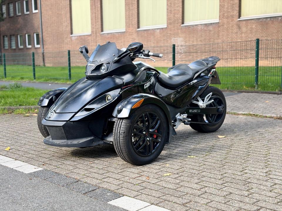 Weitere Motorräder Reserviert •Can am Spyder 1000 2010 — interior