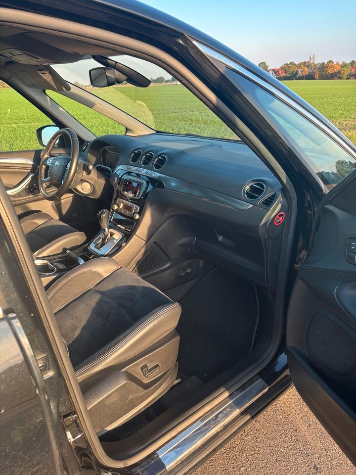 Ford S-Max 2010 — photo 12