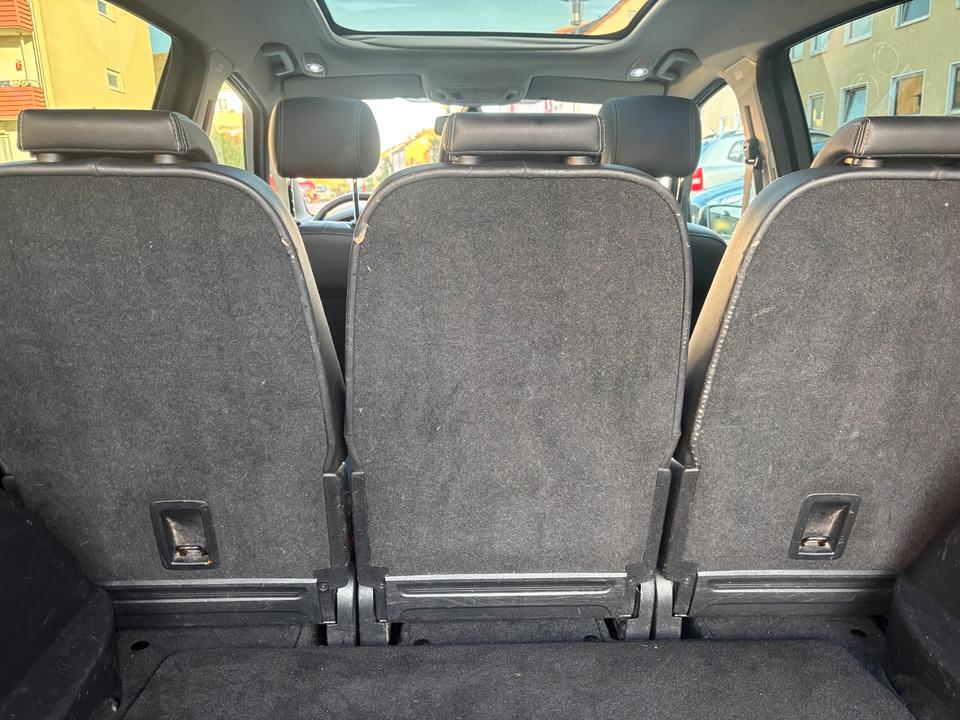 Ford S-Max 2010 — photo 19