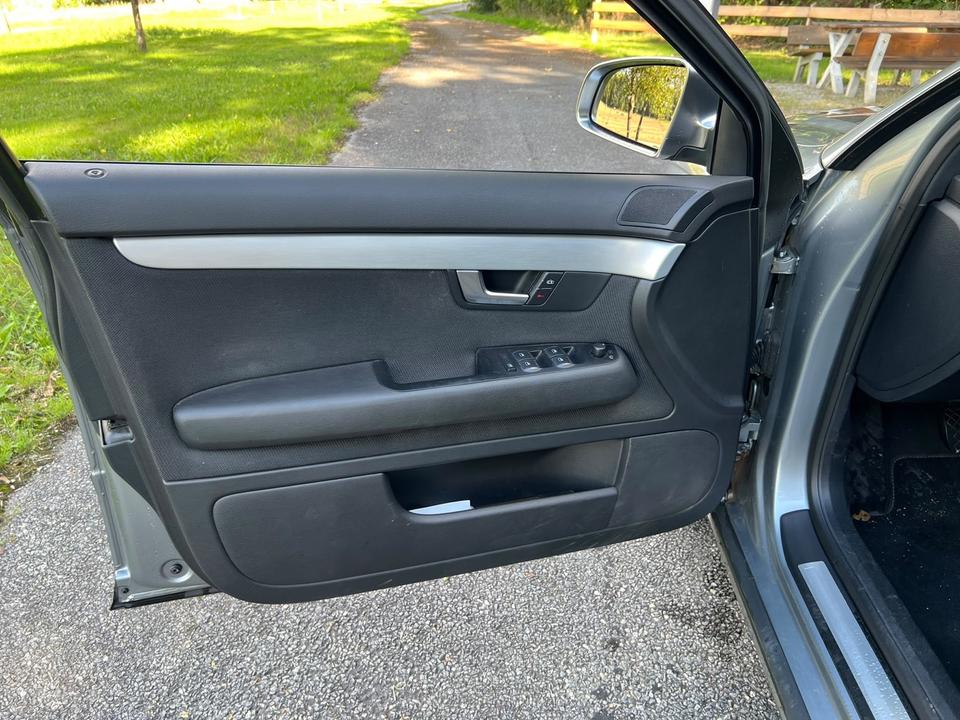 Audi A4 2005 — photo 14