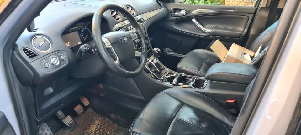 Ford S-Max 2010 — photo 10