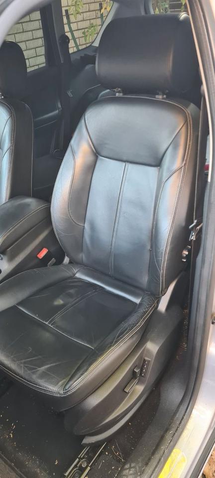 Ford S-Max 2010 — photo 9