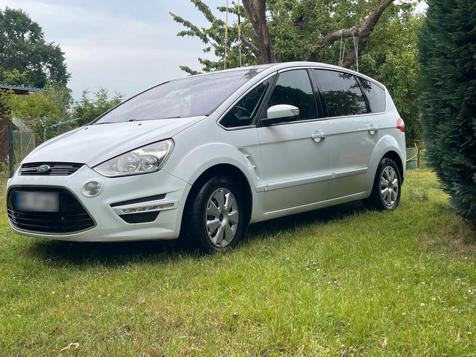 Ford S-Max 2011 — салон