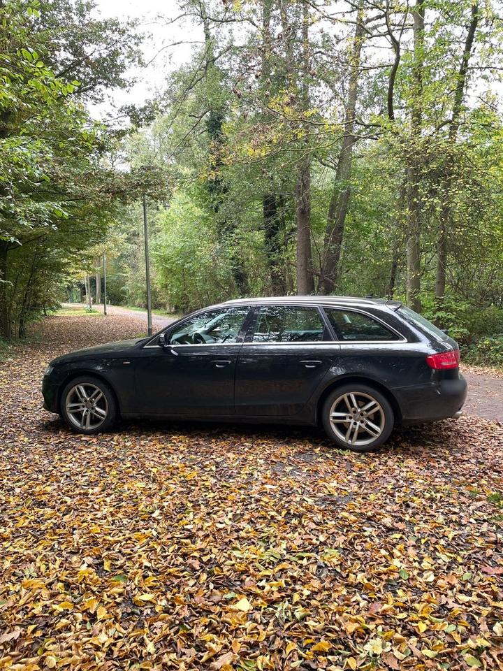 Audi A4 2010 — engine