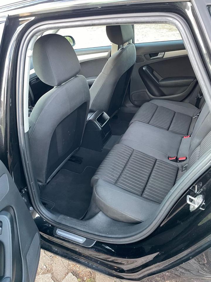 Audi A4 2010 — photo 8