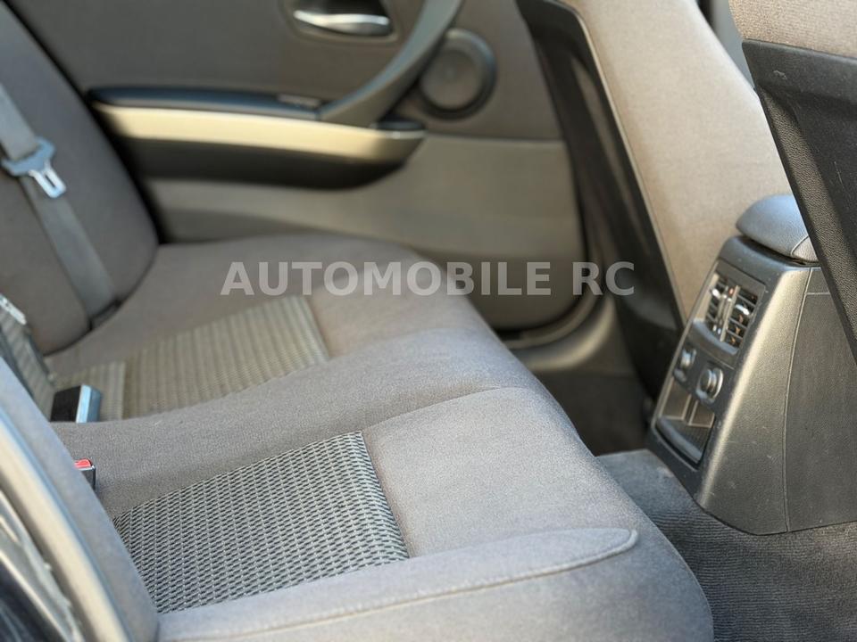 BMW 320 2011 — photo 12
