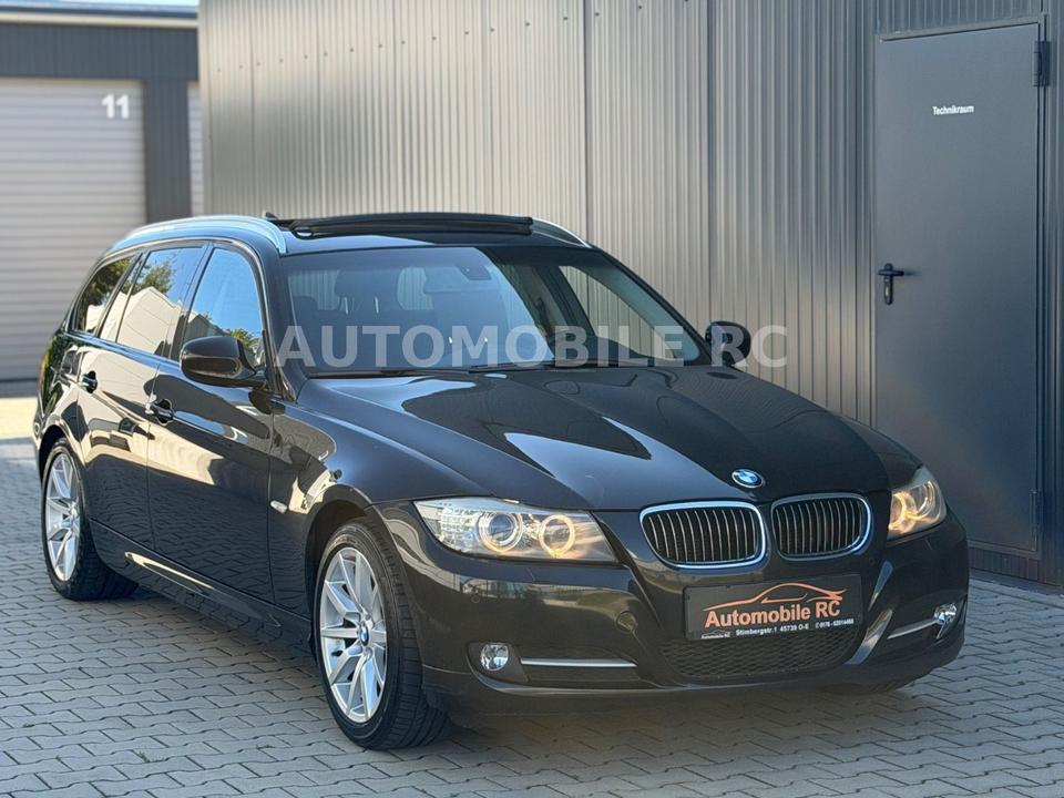 BMW 320 2011 — rear view