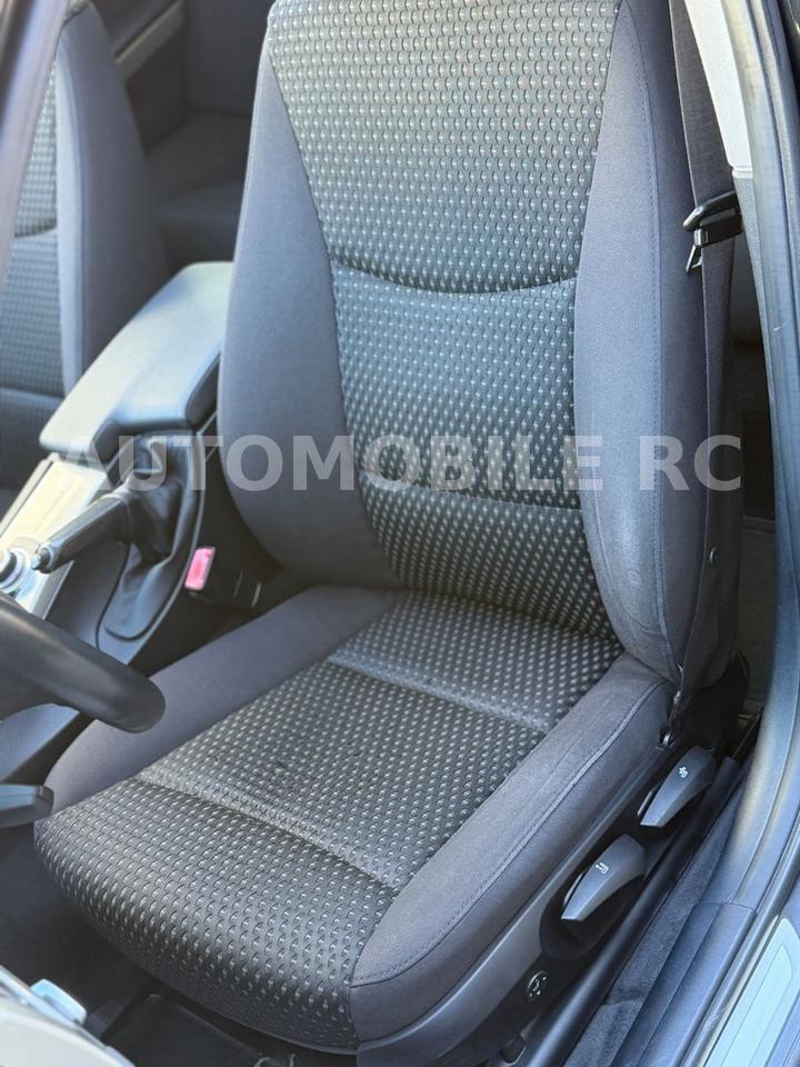 BMW 320 2011 — photo 9