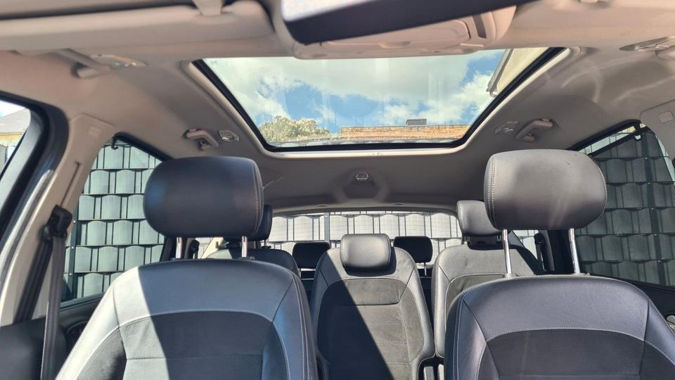 Ford S-Max 2011 — photo 10