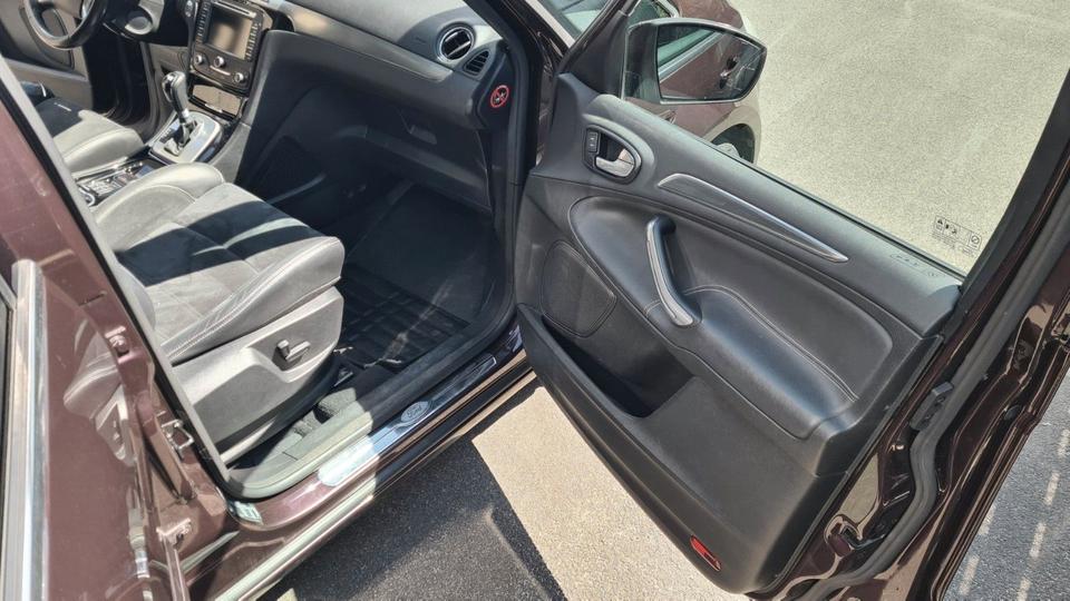 Ford S-Max 2011 — photo 11