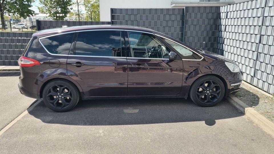 Ford S-Max 2011 — rear view