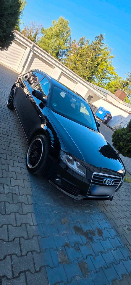 Audi A4 2009 — салон