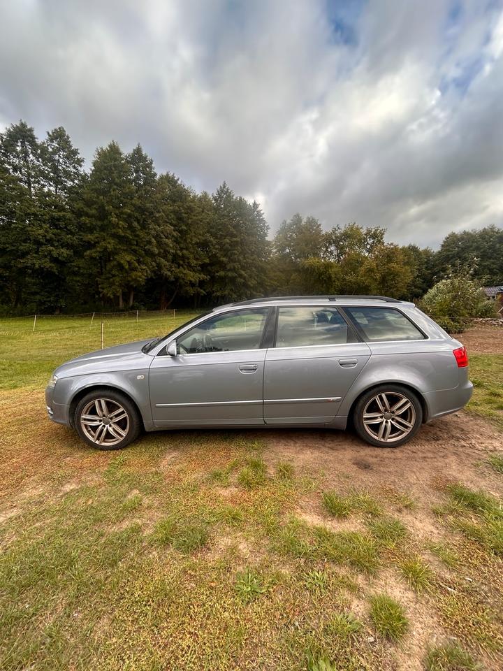 Audi A4 2006 — салон