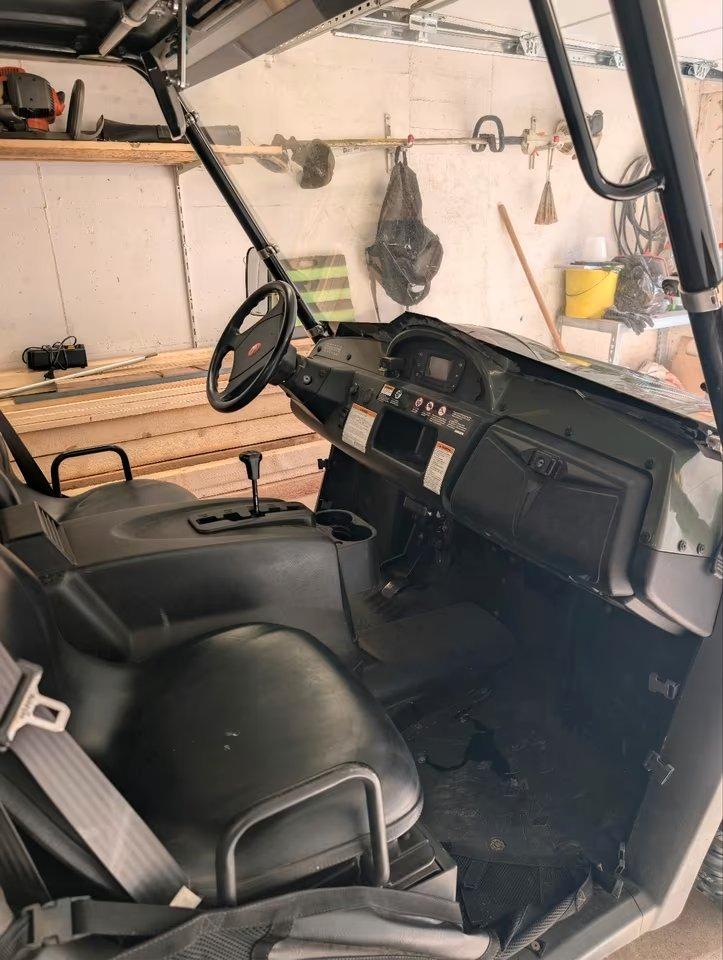 Kymco UTV Kymco UXV700i mit Sraßenzulassung,Scheckheft 2014 — interior