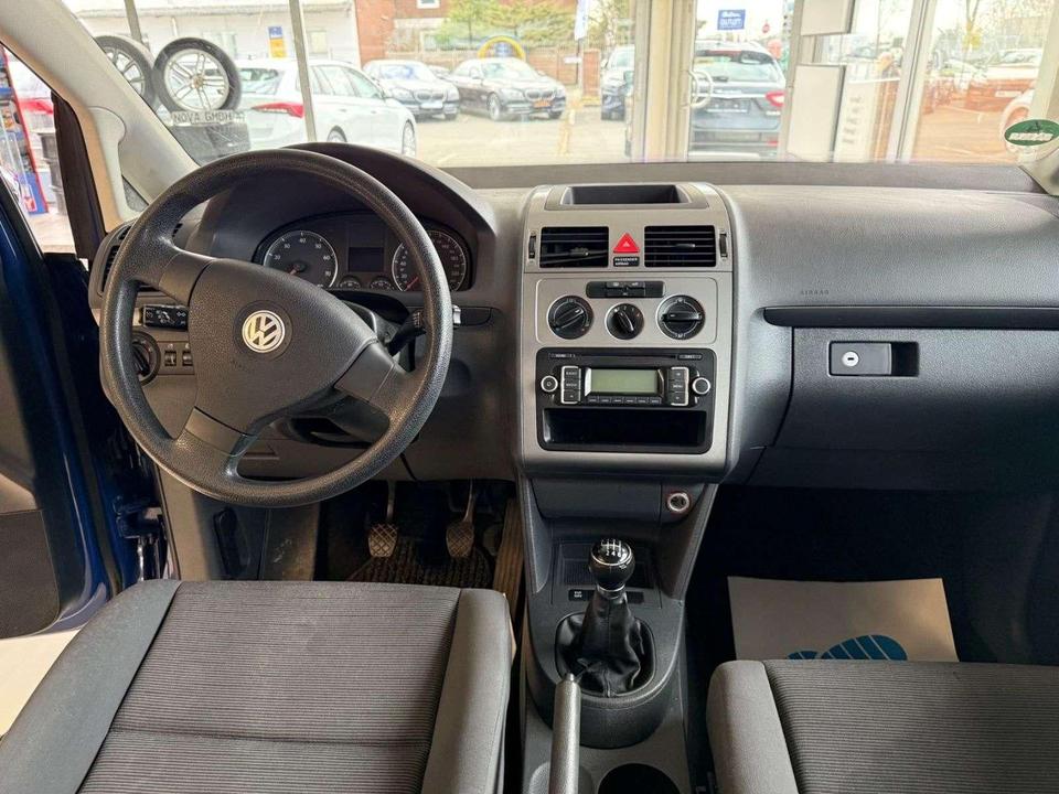 Volkswagen Touran 2010 — photo 11