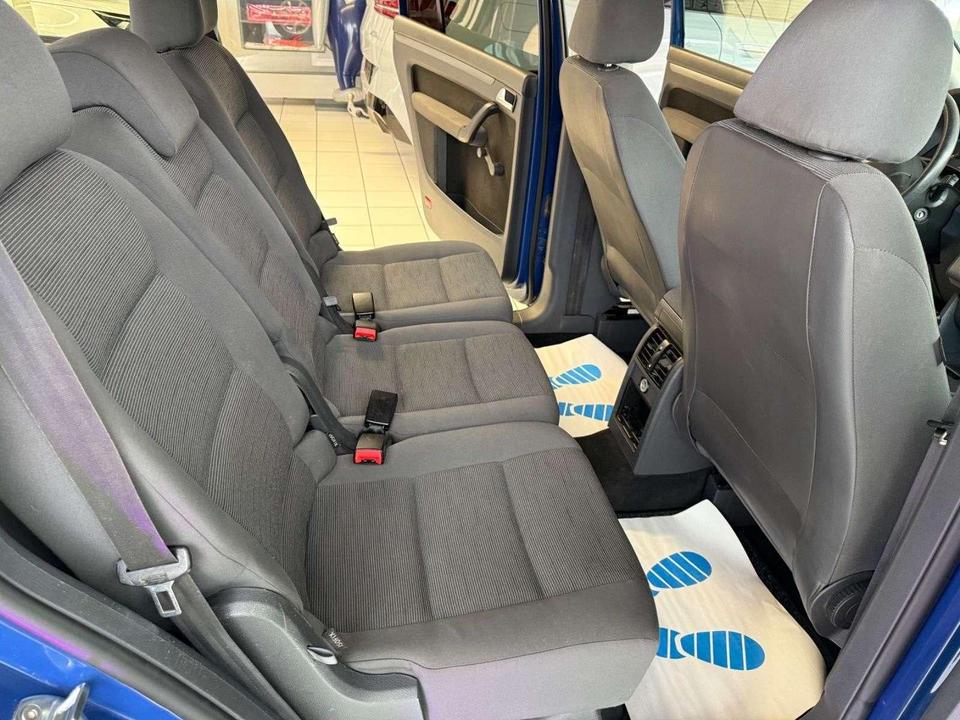 Volkswagen Touran 2010 — photo 12