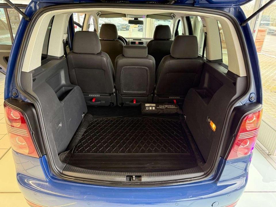 Volkswagen Touran 2010 — photo 13