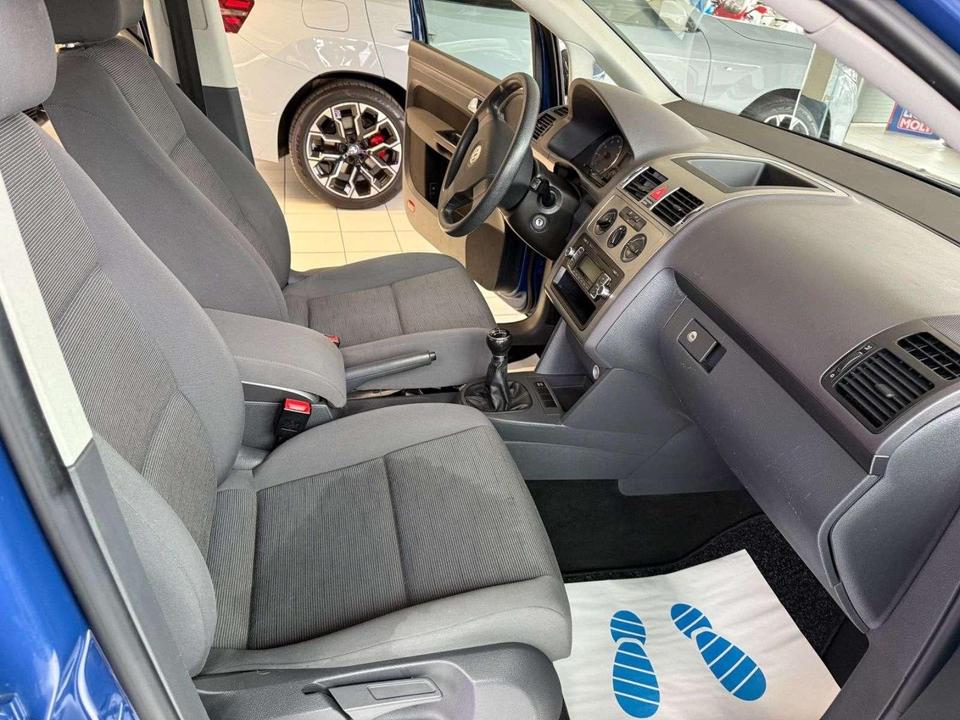 Volkswagen Touran 2010 — photo 15
