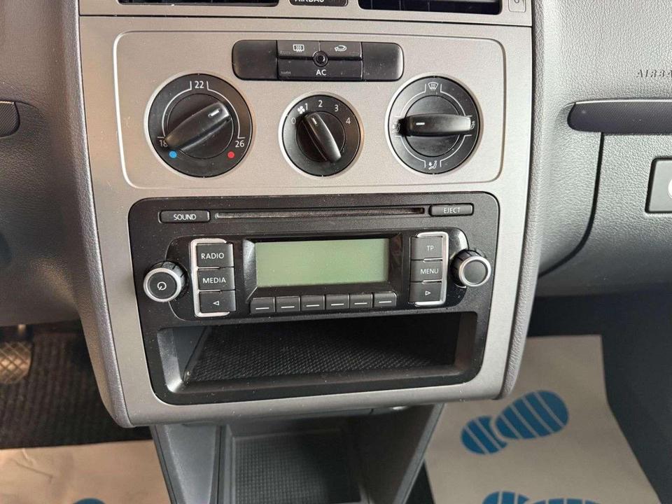 Volkswagen Touran 2010 — photo 17