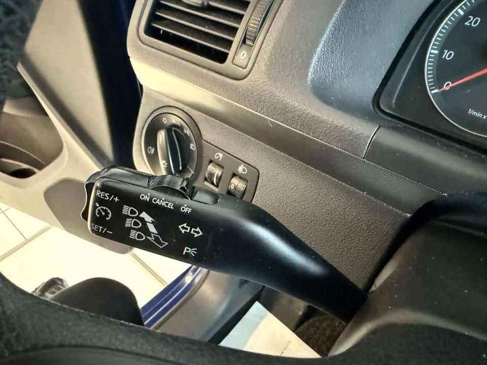 Volkswagen Touran 2010 — photo 18