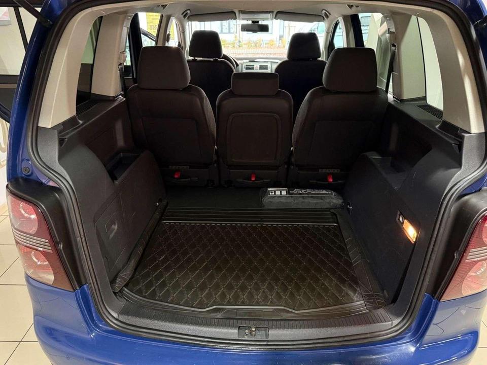 Volkswagen Touran 2010 — photo 20