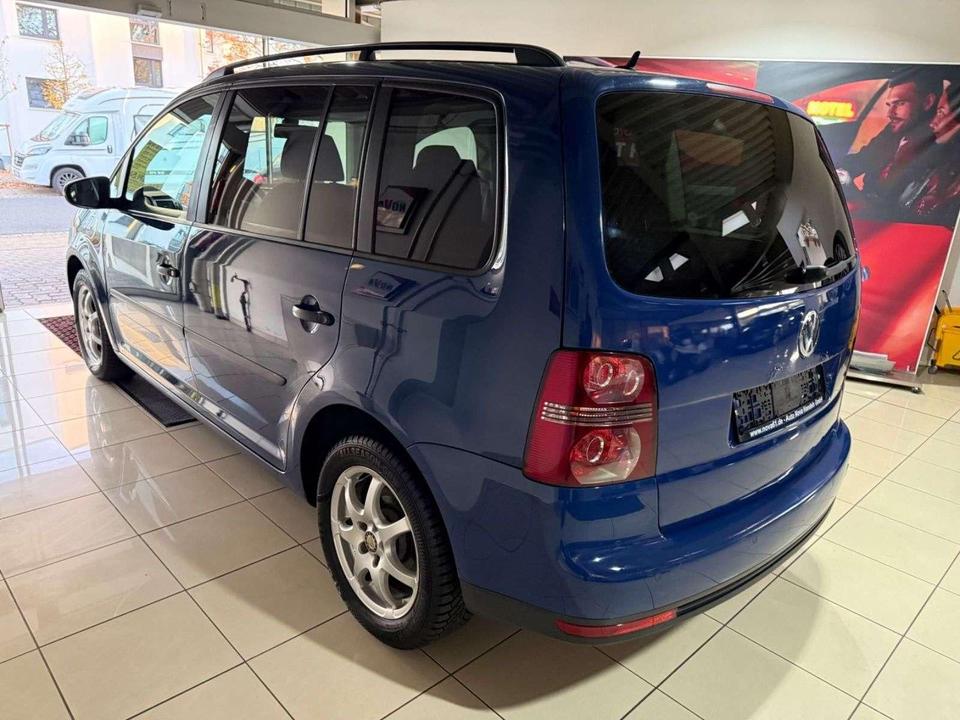 Volkswagen Touran 2010 — engine