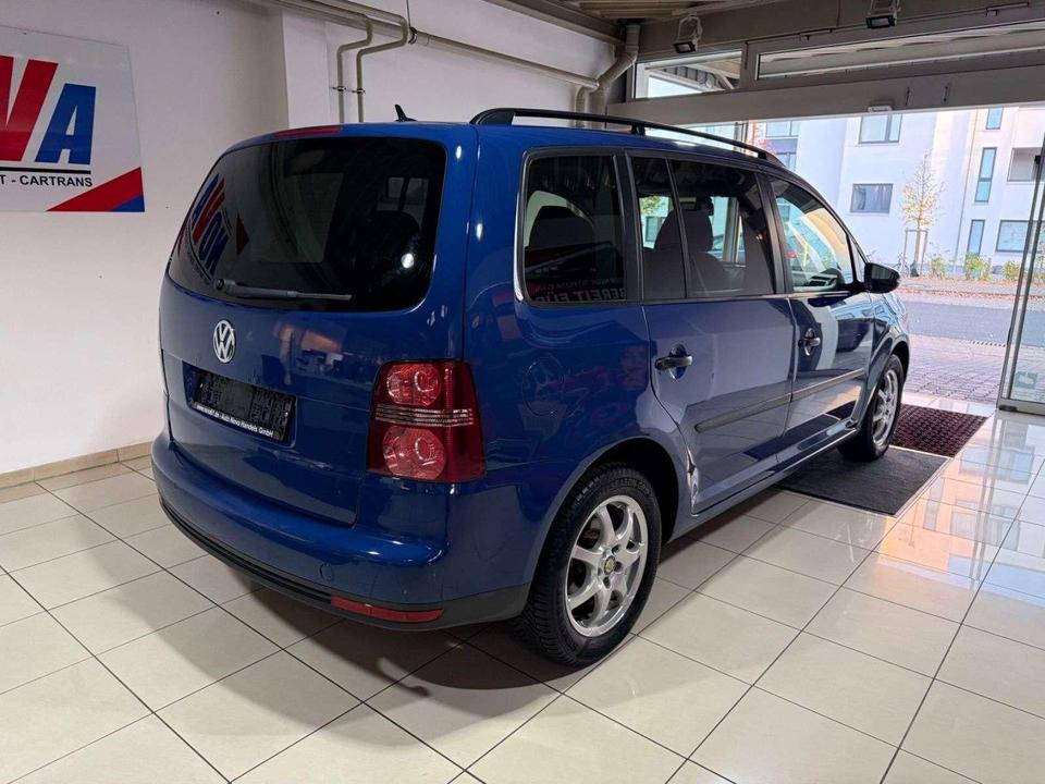 Volkswagen Touran 2010 — photo 6