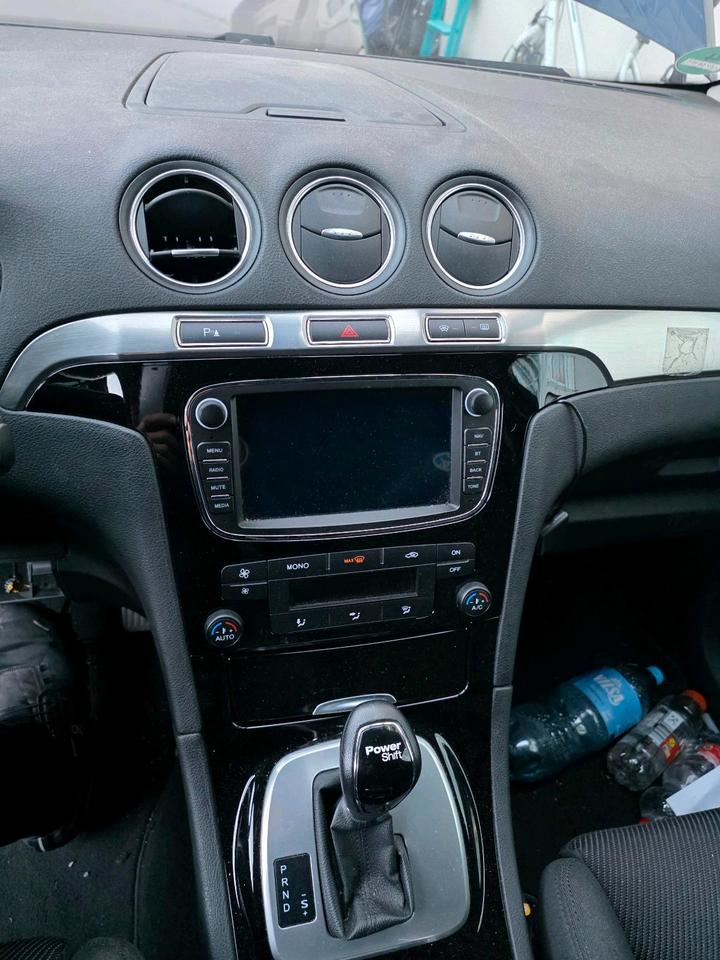 Ford S-Max 2011 — photo 10