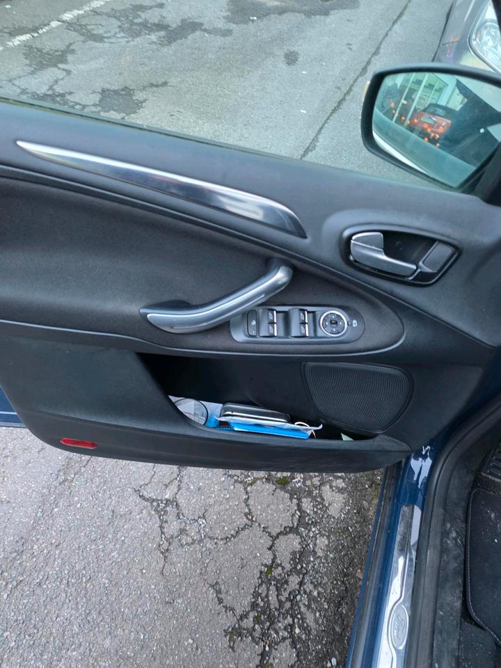 Ford S-Max 2011 — photo 11