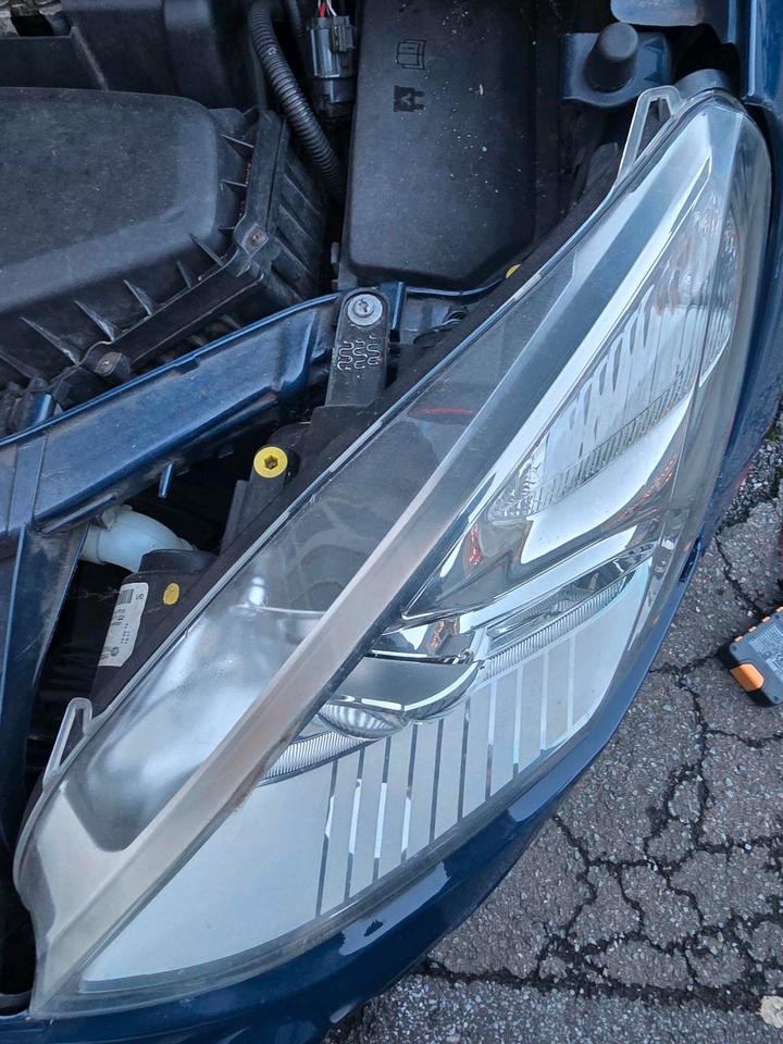 Ford S-Max 2011 — photo 13