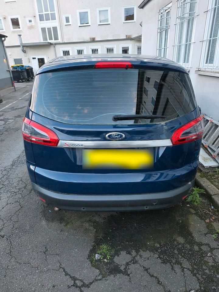 Ford S-Max 2011 — photo 17