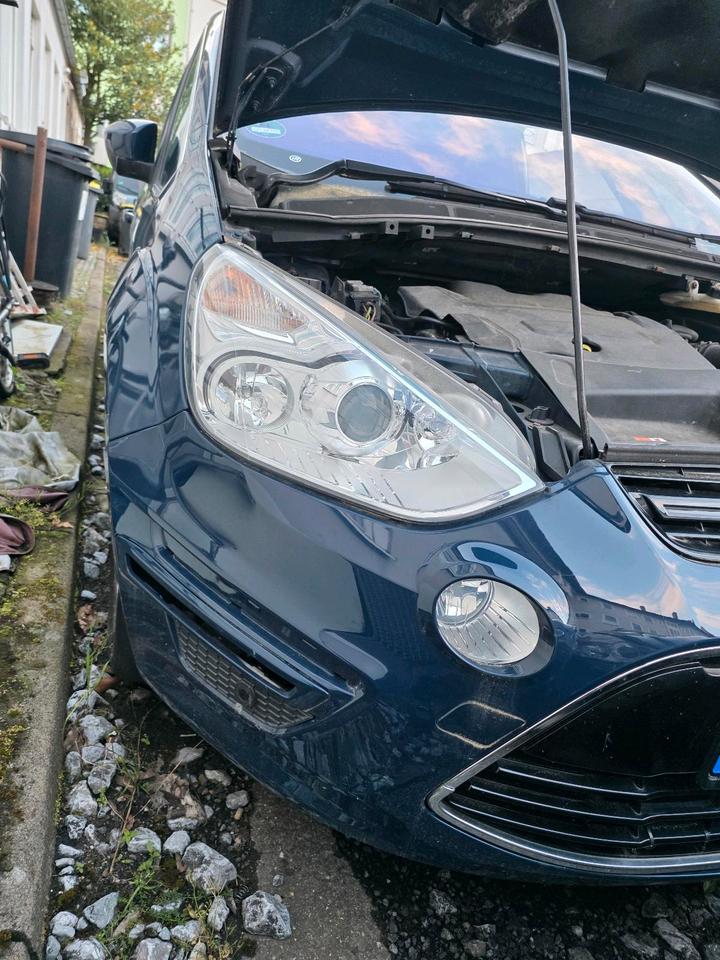 Ford S-Max 2011 — photo 18