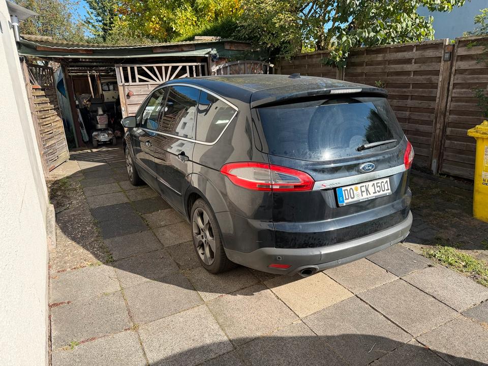 Ford S-Max 2011 — rear view