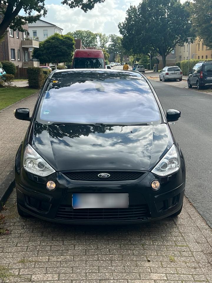 Ford S-Max 2009 — rear view