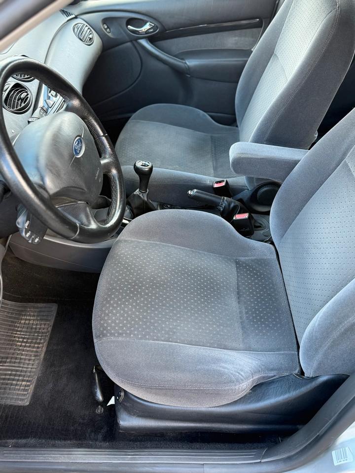 Ford Focus 2004 — photo 10