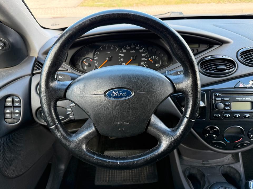 Ford Focus 2004 — photo 14