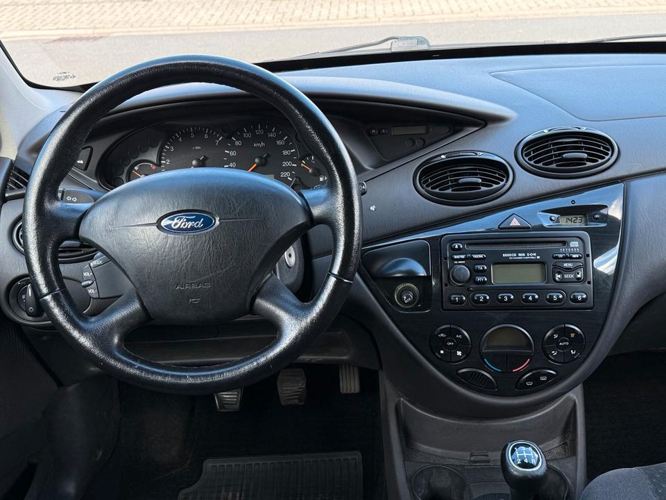 Ford Focus 2004 — photo 15