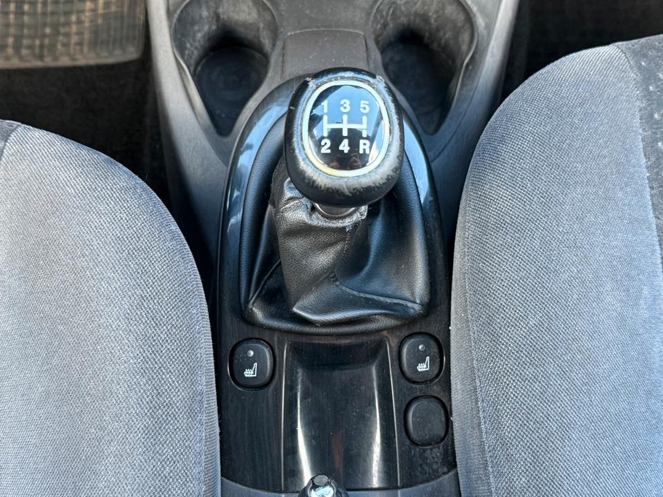 Ford Focus 2004 — photo 17
