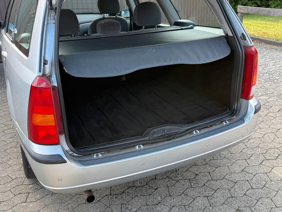 Ford Focus 2004 — photo 8