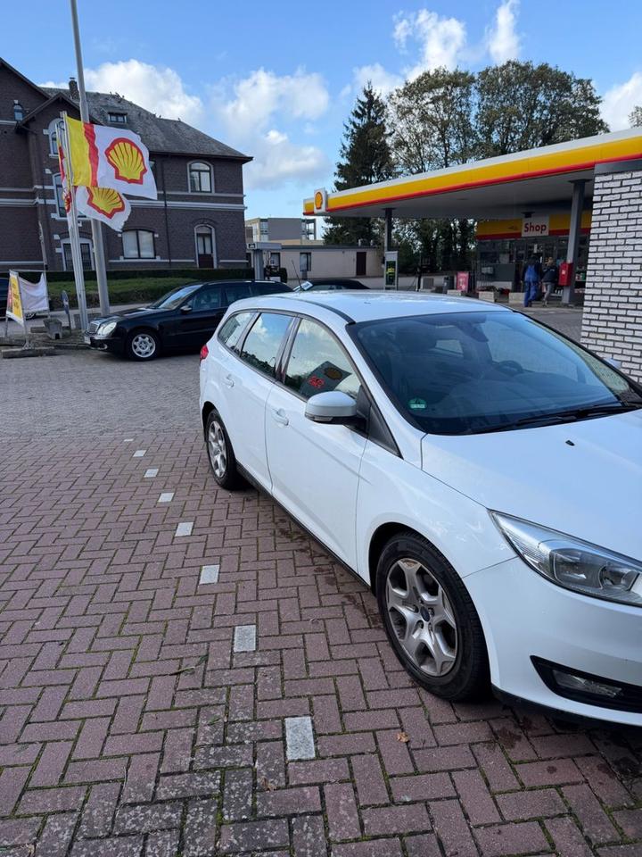 Ford Focus 2015 — вигляд ззаду