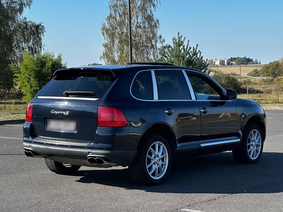 Porsche Cayenne 2005 — rear view