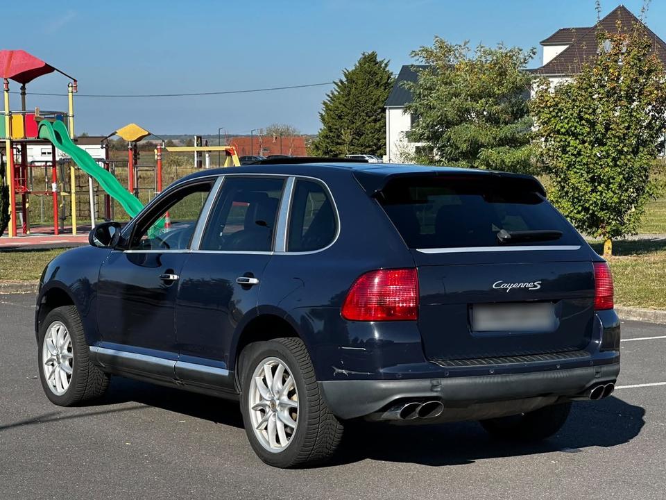 Porsche Cayenne 2005 — interior