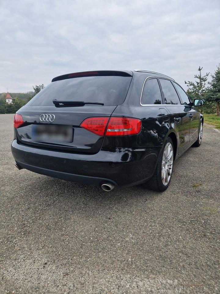 Audi A4 2011 — салон