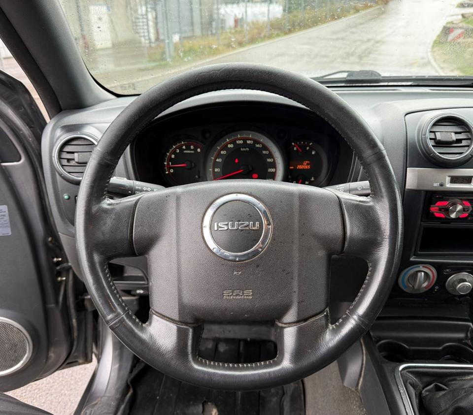 Weitere Automarken Isuzu D-Max Pick-Up Double Cab 2.5 TD 4WD *KLIMA*ALU* 2012 — фото 17