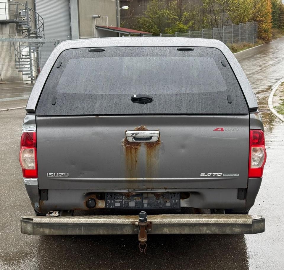 Weitere Automarken Isuzu D-Max Pick-Up Double Cab 2.5 TD 4WD *KLIMA*ALU* 2012 — салон