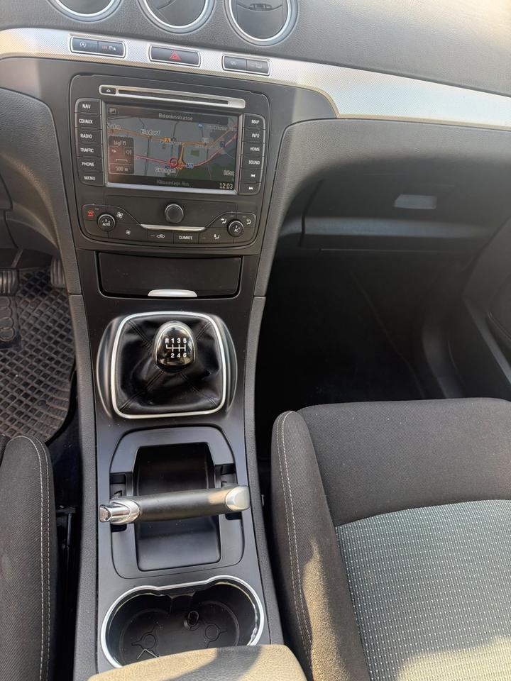 Ford S-Max 2012 — photo 10