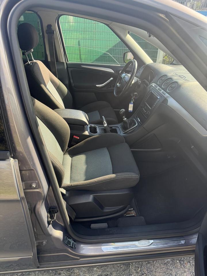 Ford S-Max 2012 — photo 11
