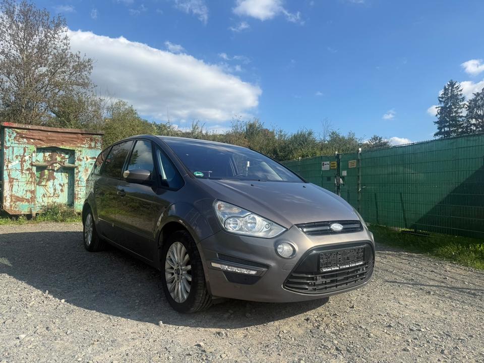 Ford S-Max 2012 — rear view