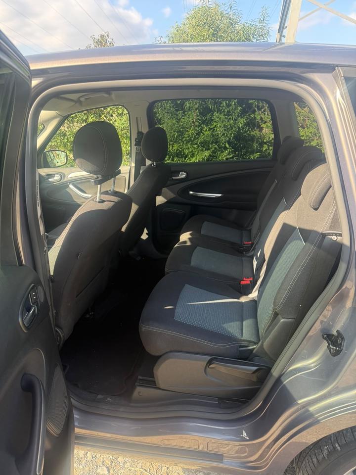 Ford S-Max 2012 — photo 8