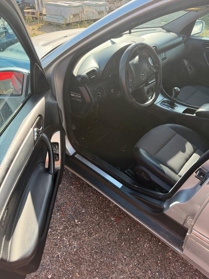 Mercedes Benz C 220 2006 — photo 11